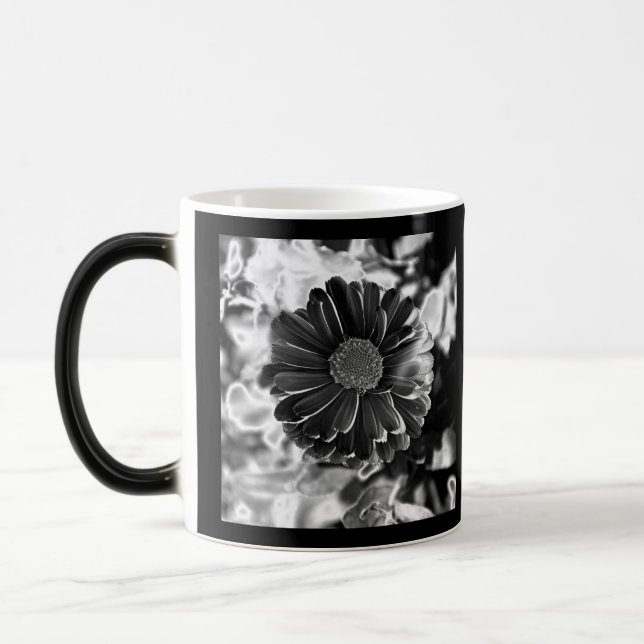 Caneca Mágica Foto de Flor Preto e Branco (Esquerda)