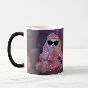 Caneca Mágica    Gata Preguiçosa Glam com Óculos de Sol e Bebida