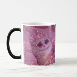Caneca Mágica Gata Princesa Mimada Enviando Mensagens na Cama