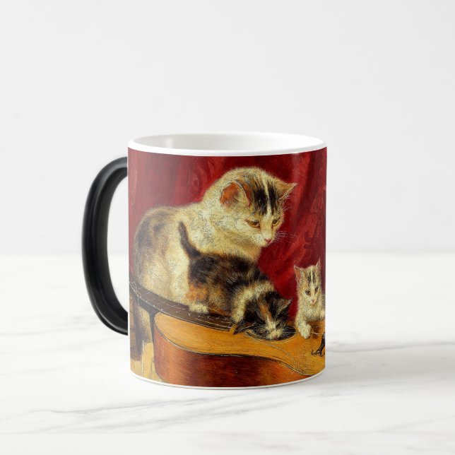 Caneca Mágica Gato Mãe e Gatinhos Tocando Guitarra (Frente Esquerda)