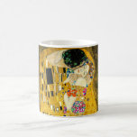 Caneca Mágica Gustav Klimt - O Beijo / Dia de os namorados<br><div class="desc">O Beijo (em alemão Der Kuss) é uma pintura de óleo na canvas com folhas de ouro, prata e platina adicionadas pelo pintor simbolista austríaco Gustav Klimt. A pintura retrata um casal que se abraça, seus corpos entrelaçados em lindas e elaboradas vestes decoradas num estilo influenciado pelo estilo contemporâneo Art...</div>