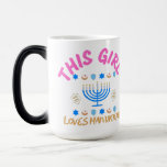 Caneca Mágica hanukkah, feliz hanukkah, menorah, chanukah,<br><div class="desc">hanukkah, hanukkah feliz, velas do hanukkah, canções do hanukkah, menorah do hanukkah, menorahs do hanukkah, presentes do hanukkah, presente do hanukkah, pijama do hanukkah, lanches do hanukkah, blaute do hanukkah, blaute do hanukkah feio, chanuka, uka, chanukka, hanukkas, chanukah, menorah, festival de luzes, sonho, decoração hanukkah, decor hanukkah, suéter feio hanukkah,...</div>