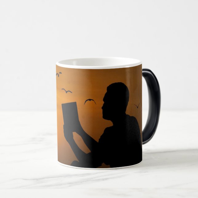 Caneca Mágica Homem Leitura Livro Relaxa Sozinha Natureza (Frente Esquerda)