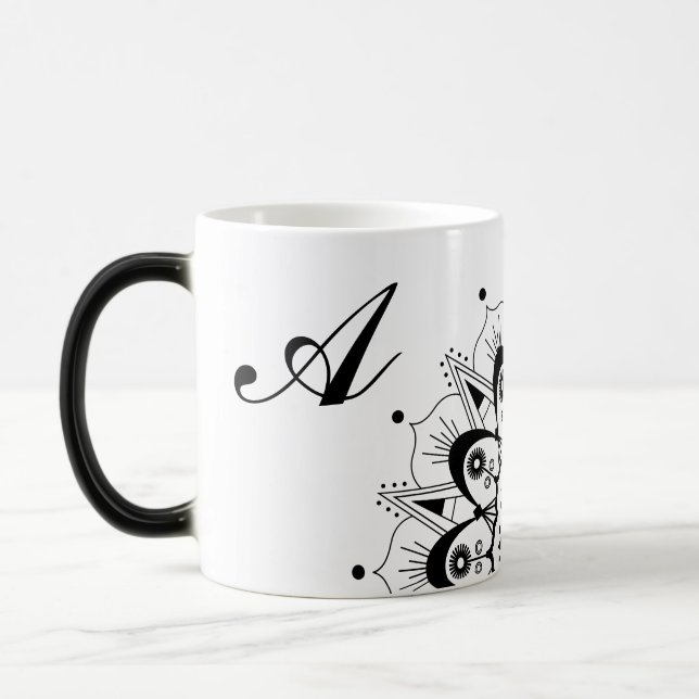 Caneca Mágica Letra Elegante preta Mandala Magic Mug (Esquerda)