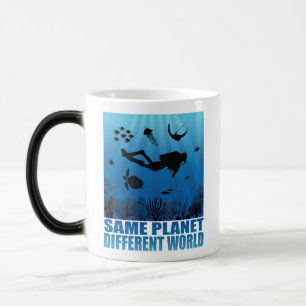 Caneca Mágica Mesmo Planeta Diferente do Mundo, Mergulhador
