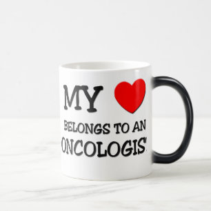 Caneca Mágica Meu coração pertence a um ONCOLOGISTA