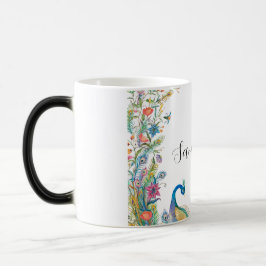 Caneca Mágica Moldura de peacocks com flores a aquarela
