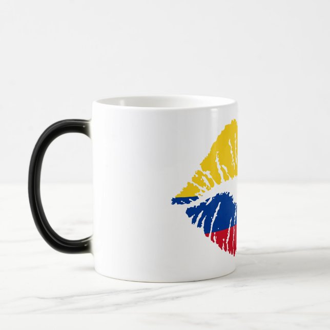 Caneca Mágica Mug Colombian Flag Kiss Print – Bold Patriotic Lip (Esquerda)
