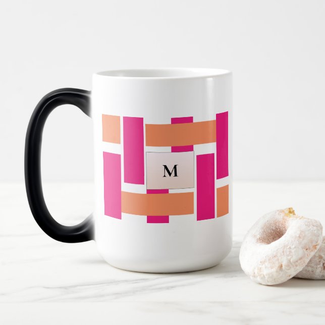 Caneca Mágica Padrão de distribuição feminina do monograma chic (Com Donut)