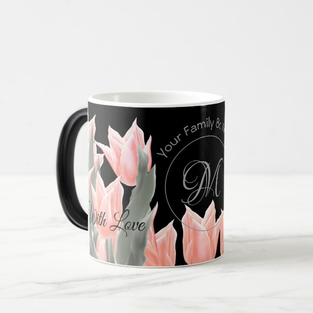 Caneca Mágica Pintura de Tulipas Monogramas Peach da Família Ele (Frente Esquerda)