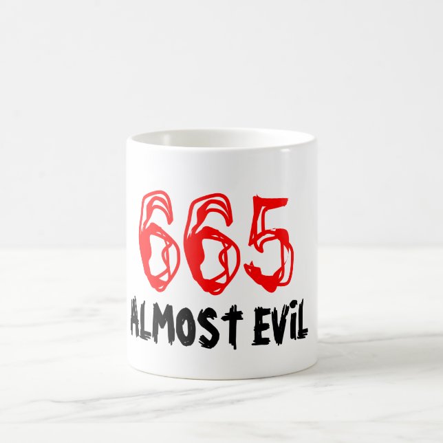 CANECA MÁGICA QUASE MAU (Centro)