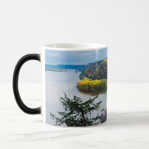 Caneca Mágica Rio Mississippi e áreas florestais durante o outo