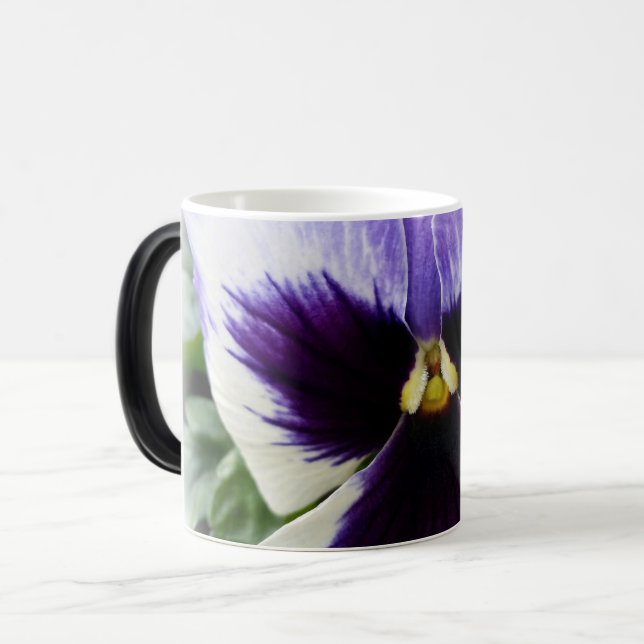 Caneca Mágica roxo profundo em branco (Frente Esquerda)