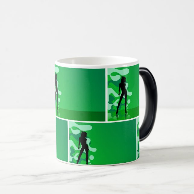 Caneca Mágica Silhueta Verde Retroativa - Design Negrito e Elega (Frente Esquerda)