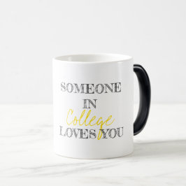 Caneca Mágica Tipografia Moderna Alguém na Faculdade te ama
