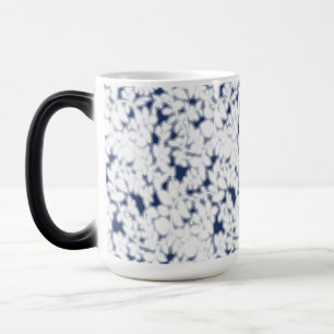 Caneca Mágica um fundo branco e azul com um padrão