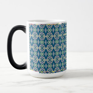 Caneca Mágica um padrão azul e verde com fundo branco