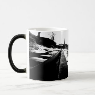 Caneca Mágica Vista do solo de trilhos de estrada