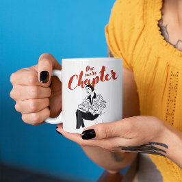 Caneca Mais um Capítulo em Letra Vermelha - L Amantes de 