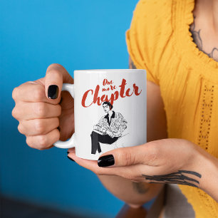 Caneca Mais um Capítulo em Letra Vermelha - L Amantes de