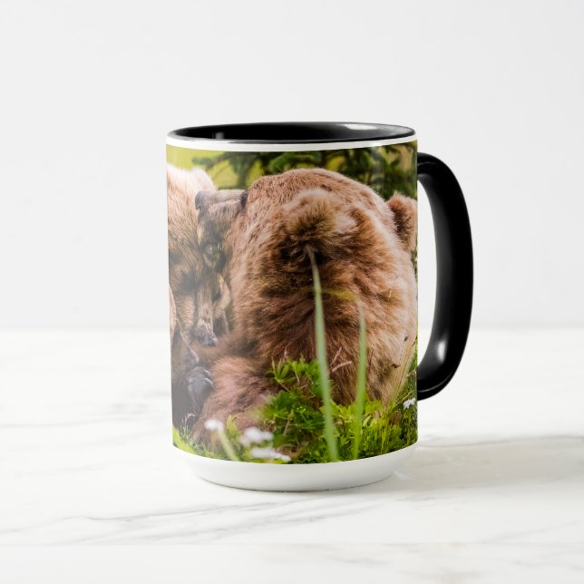 Caneca Mamãe urso cuidando de seus dois filhotes, Lago Cl (Frente Esquerda)
