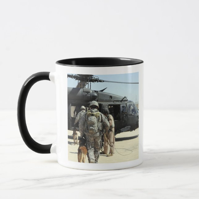 Caneca Manipuladores militares de cão que trabalham no co (Esquerda)