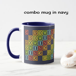 Caneca marinho de letras coloridas