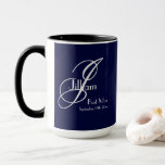 Caneca Marinho de Nome do Melhor Homem Presente Moderno d<br><div class="desc">O Melhor Homem De Casamento Deu Um Monograma Moderno, Marinho Mug. Rustic Best Man Gift com um monograma moderno de sobrenome inicial, primeiro nome e data na simples grande marinho azul Coffee Mug. Clique em personalizar este modelo para personalizá-lo com o nome inicial do sobrenome monograma, nome próprio (máx. 10...</div>