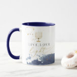 Caneca Marinho Watercolor Menorah Live Love Light Hanukka<br><div class="desc">Esta caneca de cerâmica Chanucá apresenta um borrão azul-água marinho com manchas de folha de ouro, uma menorah dourada e o ditado "Ao vivo, amor, luz" em homenagem ao festival das luzes. Esta caneca faz a adição perfeita ao seu decoro de férias ou um presente de excelente para cacau quente...</div>
