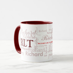Caneca maron de tipografia personalizada de nomes e inici