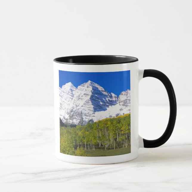 Caneca Maroon Bells com floresta de outono. (Direita)