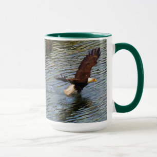 Caneca Mature Bald Eagle Caçando Arte Selvagem