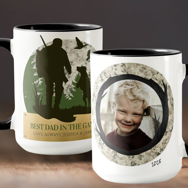 Caneca Melhor presente personalizado no jogo (Best in The Game Trendy Camo Hunting Personalized Photo Mug. Available in a variety of colors!)