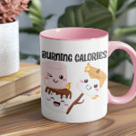 Caneca Memória do Marshmallow das Calorias de Queima<br><div class="desc">Cachorro de Cachorro do Cachorro - Esta caneca espetacular apresenta três pequenos marshmallows assando. Garantido para chamar a atenção de todos. Queimar calorias na fogueira nunca teve um gosto tão bom. Faça de alguém um camper feliz com esta opção de presente "querido". Não precisa ser "mallow-dramático". Esta caneca fantástica apresenta...</div>