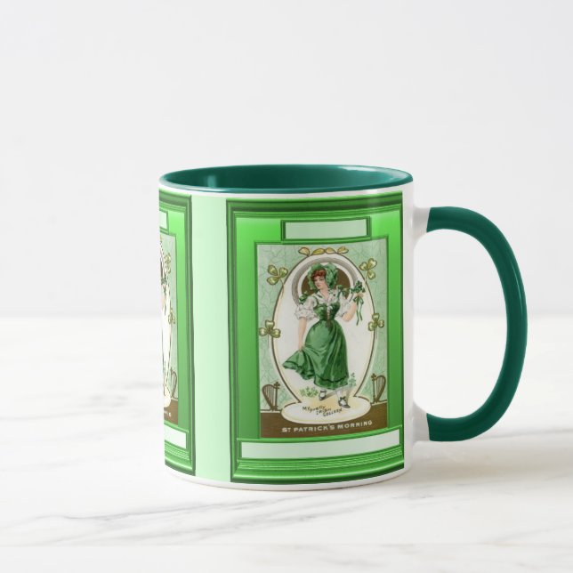 Caneca Menina irlandesa que veste o verde (Direita)