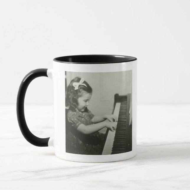 Caneca Menina que joga o piano (Esquerda)