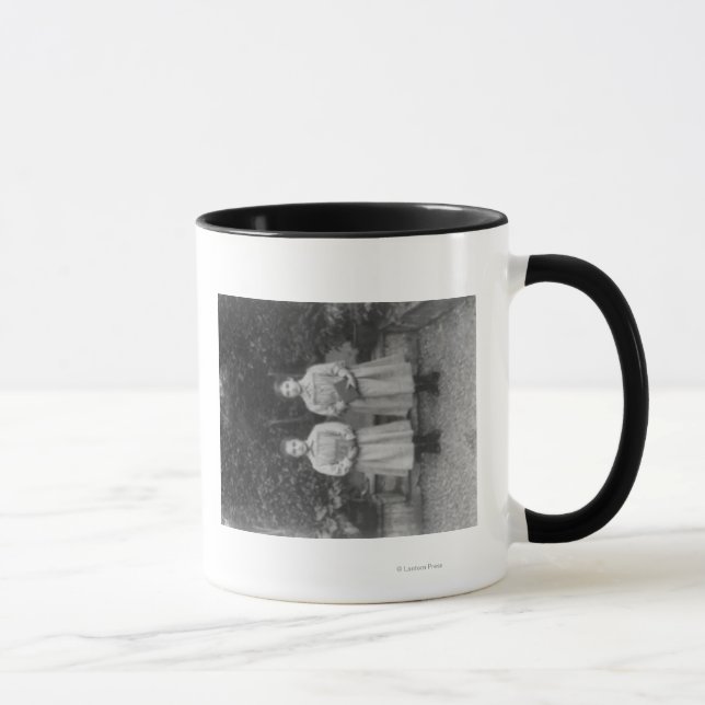 Caneca Meninas na escola particular de Istambul na Turqui (Direita)