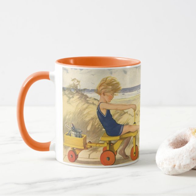 Caneca Menino Antigo Brincando na Praia com Brinquedos de (Com Donut)