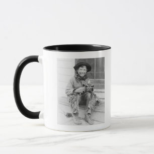 Caneca Menino vestido como o vaqueiro com brinquedos