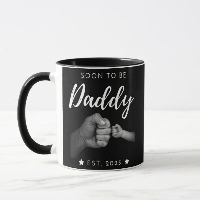 Caneca Mens Soon To Be Daddy Est 2023 Retro Fathers Day (Esquerda)