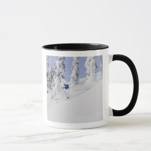 Caneca Mistie Fortin esquia na neve fresca