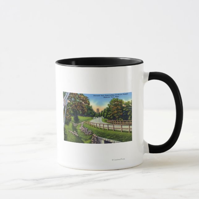 Caneca Mohawk Trail Aproximando-se da Cimeira de Shelburn (Direita)