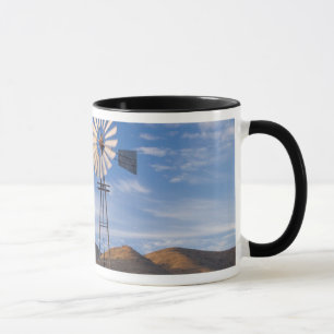 Caneca Moinho de Vento e Barragem no Karoo ao Nascer do S