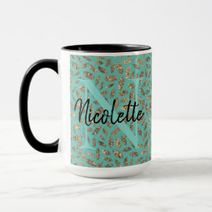 Caneca Monograma de penas Douradas com brilho na turquesa