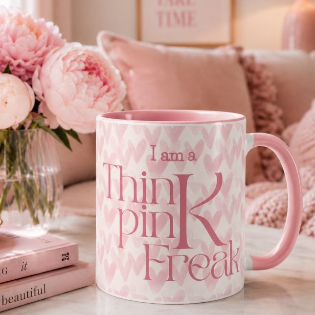 Caneca monograma do padrão Think Pink Hearts (Criador carregado)