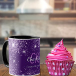 Caneca Monograma do pó de brilho púrpura<br><div class="desc">Uma caneca de moda e moda. Um fundo roxo profundo chico decorado com gotas de brilho sujo,  poeira. Personalize e adicione seu primeiro nome,  iniciais do monograma e nome do cheio. Letras púrpuras e brancas de cor.</div>