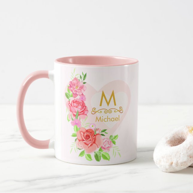 Caneca Monograma Inicial Floral de Rosa em Aquarela Rosa (Com Donut)