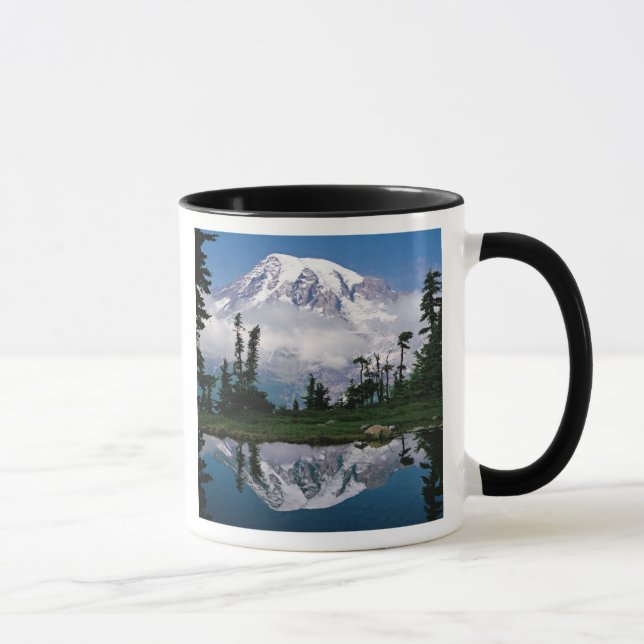Caneca Monte Rainier refletido em uma lagoa de montanha (Direita)