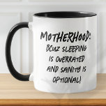 Caneca Motherhood Engraçada Citação Simples Moderna Grung<br><div class="desc">Design é composto por uma tipografia moderna, com fonte sans serif. Adicione um pouco de humor à sua cafeína diária com nossa Engraçada Motherhood Cote Café Simples Moderno. Projetada com uma mistura de estilo contemporâneo e inteligência divertida, esta caneca de café é o presente perfeito para mães ocupadas que apreciam...</div>