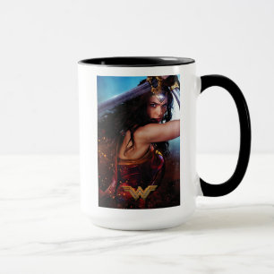 Caneca Mulher Maravilha Bloqueando com Espada